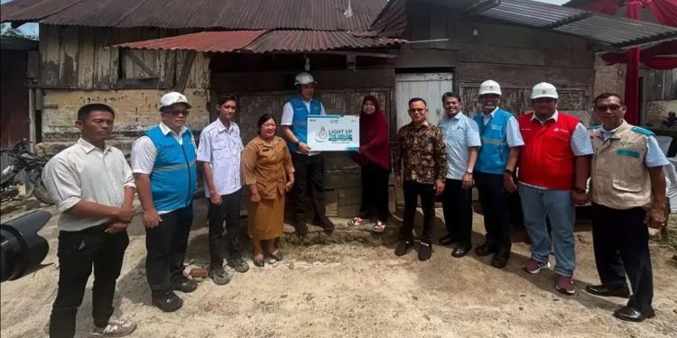 PLN UP3 Pematangsiantar Hadirkan Terang dan Kepedulian, GM PLN UID Sumut Nyalakan 13 Sambungan Listrik Gratis dan Salurkan Bantuan Xtra Care PLN UP3 Pematangsiantar Hadirkan Terang dan Kepedulian, GM PLN UID Sumut Nyalakan 13 Sambungan Listrik Gratis dan Salurkan Bantuan Xtra Care