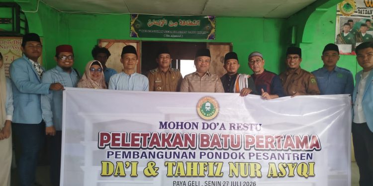 H. Sugiat Santoso Hadiri Peletakan Batu Pertama Pembangunan Pondok Pesantren Dai & Tahfiz Nur Asyqi H. Sugiat Santoso Hadiri Peletakan Batu Pertama Pembangunan Pondok Pesantren Dai & Tahfiz Nur Asyqi
