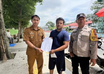 Sambangi PKL di Jalan Gereja, Bhabinkamtibmas Polsek Siantar Selatan Edukasi Kamtibmas dan Sosialisasikan Call Center 110