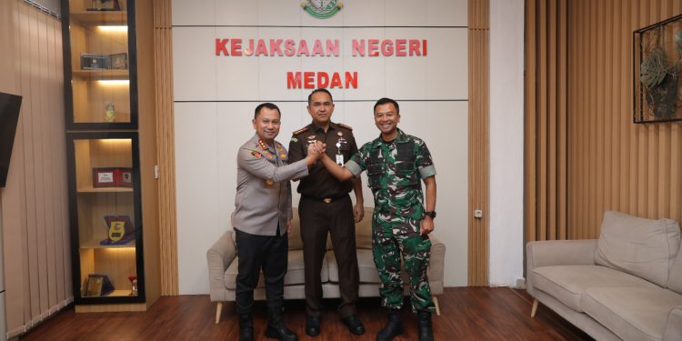 Sinergi Forkopimda Makin Solid, Kapolrestabes Medan dan Dandim 0201/Medan Sambangi Kejari Medan Perkuat Penegakan Hukum Sinergi Forkopimda Makin Solid, Kapolrestabes Medan dan Dandim 0201/Medan Sambangi Kejari Medan Perkuat Penegakan Hukum