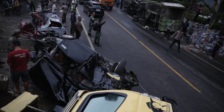 Ini Data Korban  dan Kronologi Kecelakaan Maut  Truk Tabrak 8 Kendaraan di Sibolangit
