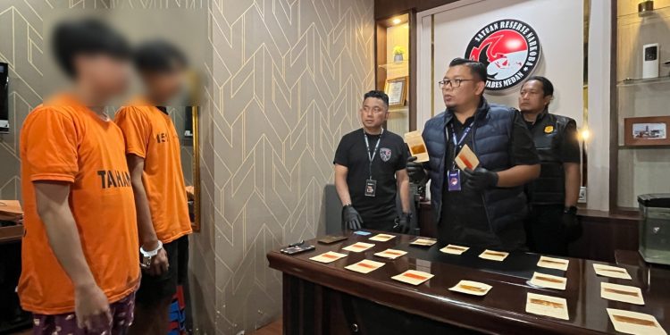 Pegawai SPA Sekaligus Pengedar Happy Water Disergap Polisi di Jalan Mistar Medan Pegawai SPA Sekaligus Pengedar Happy Water Disergap Polisi di Jalan Mistar Medan