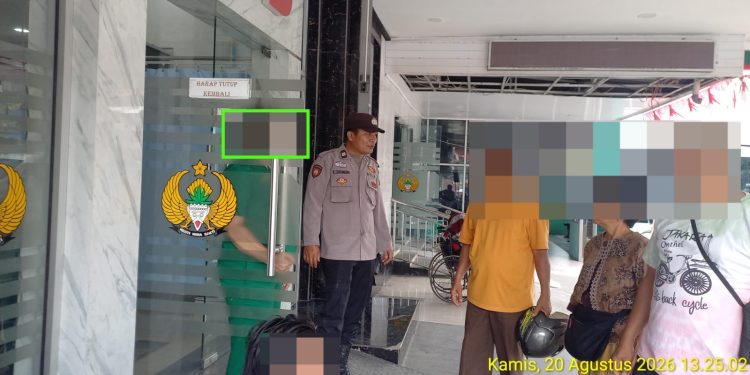 Respons Cepat CC 110, Polsek Siantar Marihat Bantu Warga Bawa Anak Berobat