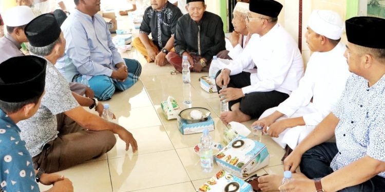 Bupati Anton Hadir di Tengah Warga, Perkuat Silaturahmi Lewat Shalat Jumat Bupati Anton Hadir di Tengah Warga, Perkuat Silaturahmi Lewat Shalat Jumat