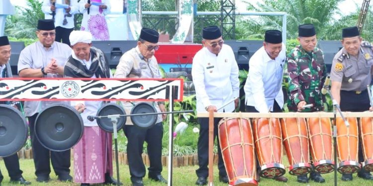 MTQ Ke-52 Simalungun Resmi Dibuka, Bupati Anton: Bukan Sekadar Mencari Juara, Tapi Membentuk Generasi Bermartabat MTQ Ke-52 Simalungun Resmi Dibuka, Bupati Anton: Bukan Sekadar Mencari Juara, Tapi Membentuk Generasi Bermartabat