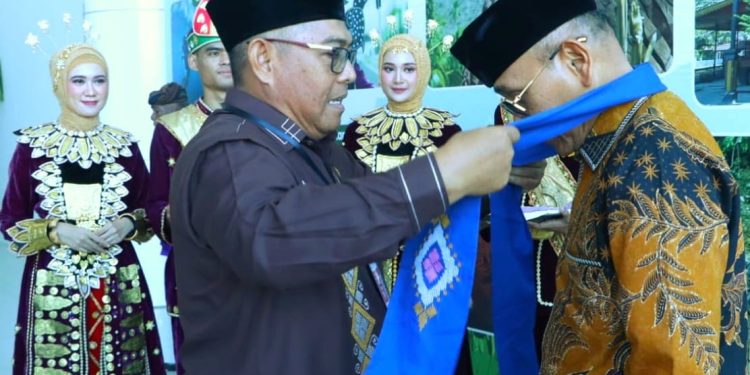 Disambut Adat Mototilolo, Bupati Simalungun Perkuat Persaudaraan Antardaerah di Gorontalo