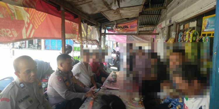 Keluhan Musik Keras hingga Dini Hari Berakhir Damai, Bhabinkamtibmas Polsek Siantar Martoba Gerak Cepat Mediasi Warga Keluhan Musik Keras hingga Dini Hari Berakhir Damai, Bhabinkamtibmas Polsek Siantar Martoba Gerak Cepat Mediasi Warga