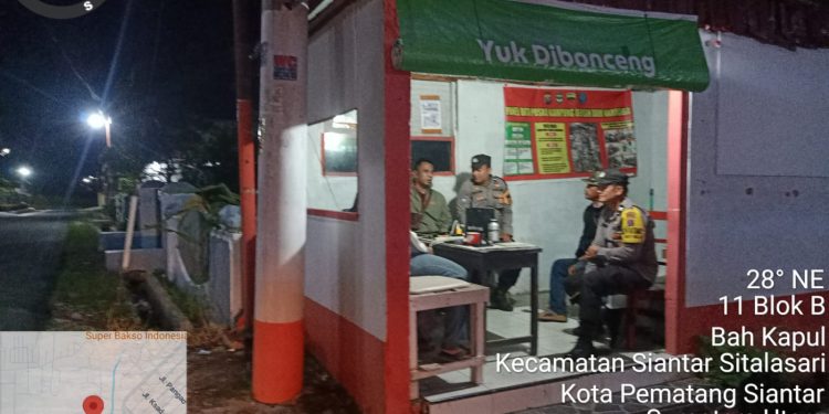 Perkuat Siskamling, Polsek Siantar Martoba Sambangi Pos Kamling dan Ajak Warga Tingkatkan Ronda Malam