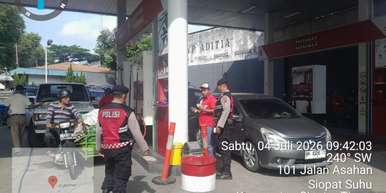 Sat Samapta Polres Pematangsiantar Perketat Pengawasan SPBU, Pastikan Pengisian BBM Aman dan Kondusif Sat Samapta Polres Pematangsiantar Perketat Pengawasan SPBU, Pastikan Pengisian BBM Aman dan Kondusif