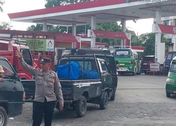 Laporan Call Center 110 Direspons Cepat, Polsek Siantar Utara Urai Kemacetan di SPBU Jalan Patuan Nagari