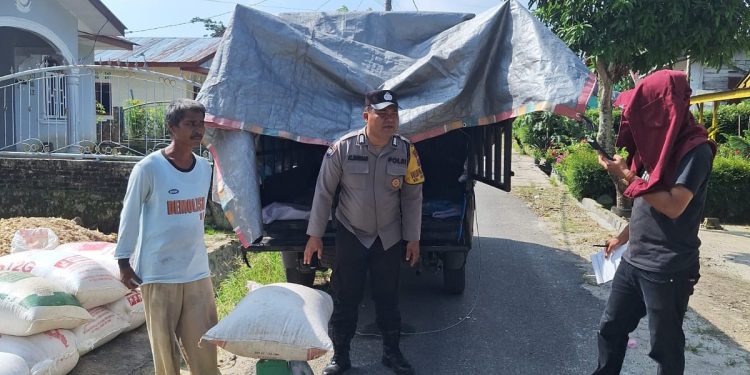 Dukung Ketahanan Pangan, Bhabinkamtibmas Polsek Siantar Marihat Dampingi Penjualan 663 Kg Jagung ke Bulog Dukung Ketahanan Pangan, Bhabinkamtibmas Polsek Siantar Marihat Dampingi Penjualan 663 Kg Jagung ke Bulog