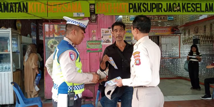 Parkir Sembarangan Picu Kemacetan, Satlantas Polres Pematangsiantar Ingatkan Pengemudi Bus Pelita Paradep