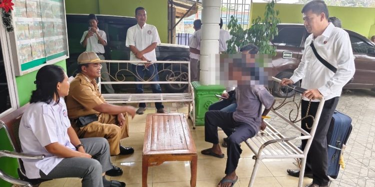 Polsek Siantar Selatan Dampingi Dinsos Evakuasi Warga Diduga ODGJ ke Rehabilitasi Rindung
