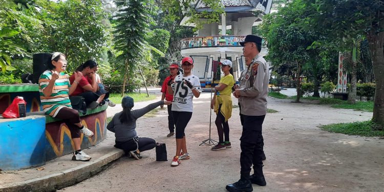 Bangun Cooling System, Sat Binmas Polres Pematangsiantar Sambangi Warga hingga Komunitas untuk Jaga Kamtibmas Bangun Cooling System, Sat Binmas Polres Pematangsiantar Sambangi Warga hingga Komunitas untuk Jaga Kamtibmas
