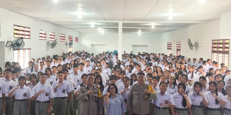 Bekali Siswa Baru dengan Wawasan Kebangsaan, Bhabinkamtibmas Polsek Siantar Marihat Ingatkan Bahaya Narkoba dan Tawuran Bekali Siswa Baru dengan Wawasan Kebangsaan, Bhabinkamtibmas Polsek Siantar Marihat Ingatkan Bahaya Narkoba dan Tawuran