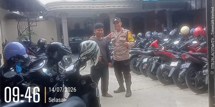 Cegah Curanmor, Bhabinkamtibmas Polsek Siantar Marihat Sambangi Penyedia Lahan Parkir di Simpang Dua