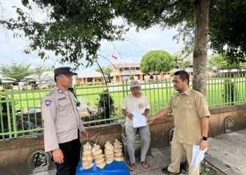 PKL Diminta Tak Kuasai Trotoar, Bhabinkamtibmas Siantar Selatan Sosialisasikan Layanan 110