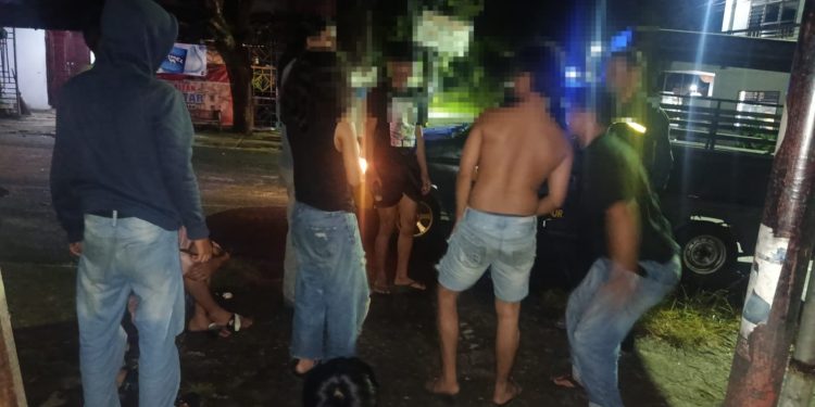 Warga Terganggu Suara Gitar, Polsek Siantar Timur Gercep Bubarkan Kerumunan Pemuda di Jalan Ksatria Warga Terganggu Suara Gitar, Polsek Siantar Timur Gercep Bubarkan Kerumunan Pemuda di Jalan Ksatria