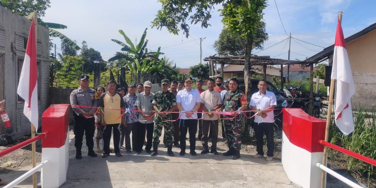 Jembatan Garuda Merah Putih Diresmikan, Bhabinkamtibmas Siantar Marihat Hadir Perkuat Sinergi Tiga Pilar Jembatan Garuda Merah Putih Diresmikan, Bhabinkamtibmas Siantar Marihat Hadir Perkuat Sinergi Tiga Pilar