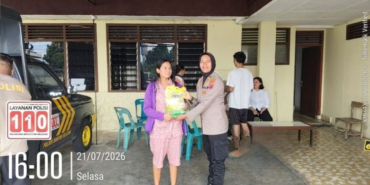 GPM Polsek Siantar Selatan Diserbu Warga, 100 Karung Beras SPHP Ludes Terjual GPM Polsek Siantar Selatan Diserbu Warga, 100 Karung Beras SPHP Ludes Terjual