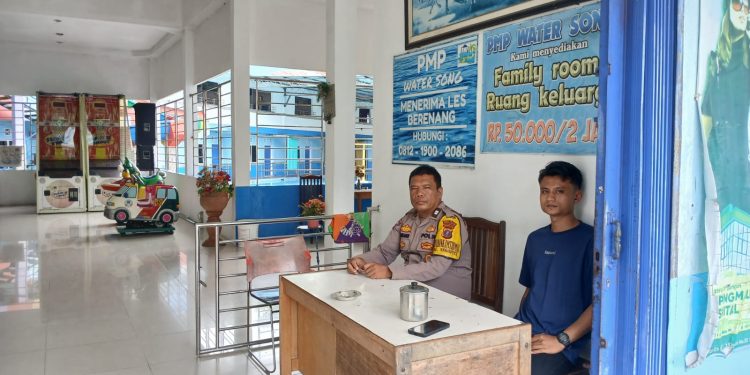 Cegah Pencurian di Lokasi Wisata, Bhabinkamtibmas Polsek Siantar Martoba Sambangi Kolam Renang Watersong Cegah Pencurian di Lokasi Wisata, Bhabinkamtibmas Polsek Siantar Martoba Sambangi Kolam Renang Watersong