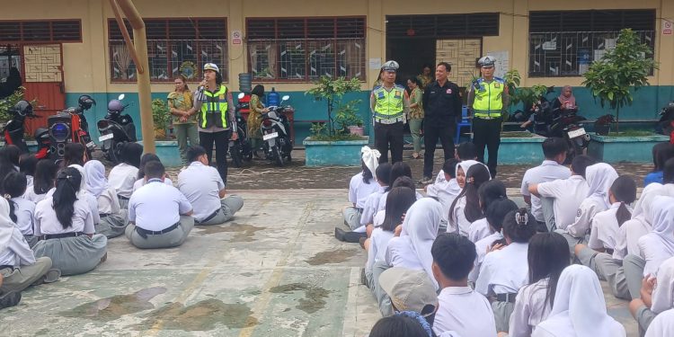 Cegah Pelajar Jadi Korban Laka Lantas, Satlantas Polres Pematangsiantar Edukasi 600 Siswa YP Pelita Cegah Pelajar Jadi Korban Laka Lantas, Satlantas Polres Pematangsiantar Edukasi 600 Siswa YP Pelita