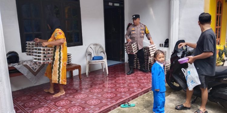 102 Paket MBG Disalurkan ke Posyandu Air Bersih, Polsek Siantar Martoba Turun Langsung Kawal Distribusi 102 Paket MBG Disalurkan ke Posyandu Air Bersih, Polsek Siantar Martoba Turun Langsung Kawal Distribusi