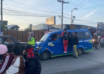 Angkut Pelajar di Atas Kap dan Bergelantungan, Satlantas Pematangsiantar Ancam Tilang Sopir Angkot