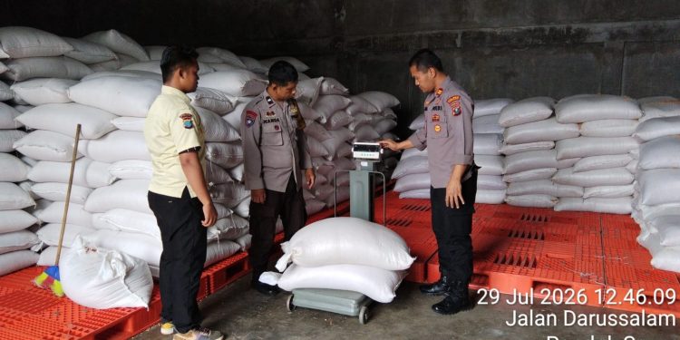 10 Ton Jagung Petani Diserap Bulog, Kapolsek Siantar Timur Turun Langsung Kawal Penjualan 10 Ton Jagung Petani Diserap Bulog, Kapolsek Siantar Timur Turun Langsung Kawal Penjualan