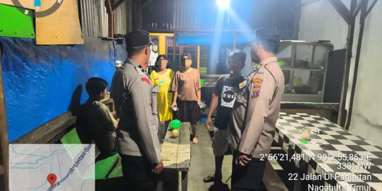 Ancam Warga Pakai Sajam, Pria Misterius Bikin Resah di Warung Jalan D.I. Panjaitan Ancam Warga Pakai Sajam, Pria Misterius Bikin Resah di Warung Jalan D.I. Panjaitan