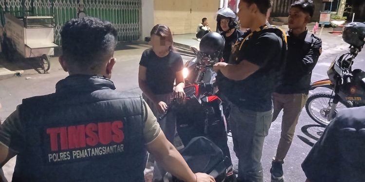 Timsus Dayok Mirah Sisir Pematangsiantar Tengah Malam, Cegah Tawuran hingga Geng Motor