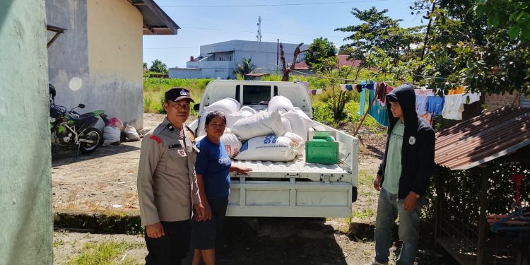 Polsek Siantar Marihat Dampingi Petani Binaan Jual 200 Kg Jagung ke Bulog