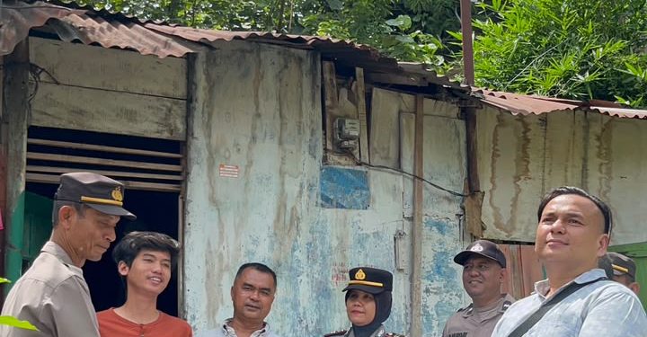 Sambut HUT ke-81 RI, Kapolsek Siantar Utara Turun Langsung Bagikan Sembako dan Bendera Merah Putih Sambut HUT ke-81 RI, Kapolsek Siantar Utara Turun Langsung Bagikan Sembako dan Bendera Merah Putih