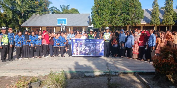 Polantas Karib Sasar 700 Pelajar SMPN 9, Sat Lantas Polres Pematangsiantar Edukasi Keselamatan Berlalu Lintas Polantas Karib Sasar 700 Pelajar SMPN 9, Sat Lantas Polres Pematangsiantar Edukasi Keselamatan Berlalu Lintas