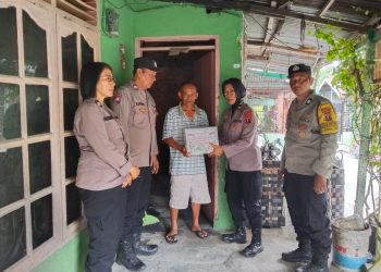 Sambut HUT ke-81 RI, Polsek Siantar Barat Turun Langsung Berbagi Bansos kepada Warga Membutuhkan