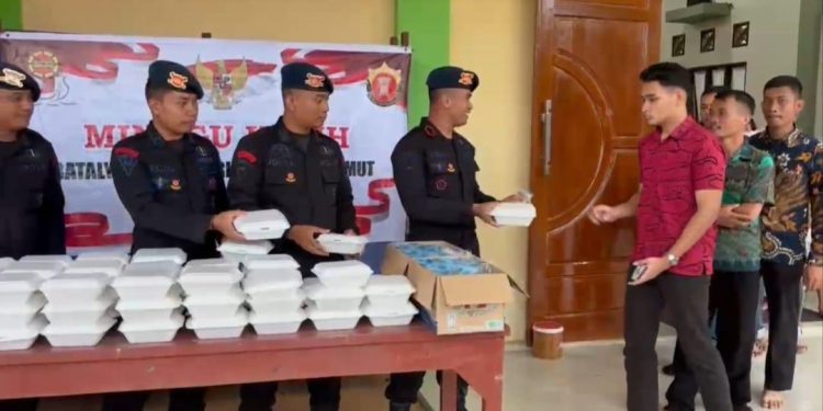 Bukan Sekadar Berbagi, Brimob Kompi-2 Batalyon-C Hadirkan Kehangatan Minggu Kasih di Tapanuli Selatan