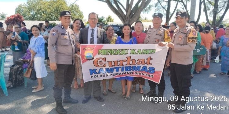 Minggu Kasih di HKBP Bombongan, Bhabinkamtibmas Polsek Siantar Martoba Serap Curhat Kamtibmas Warga Minggu Kasih di HKBP Bombongan, Bhabinkamtibmas Polsek Siantar Martoba Serap Curhat Kamtibmas Warga