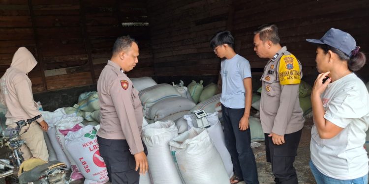 Dukung Ketahanan Pangan, Polsek Siantar Selatan Dampingi Petani Salurkan 1 Ton Jagung ke Bulog