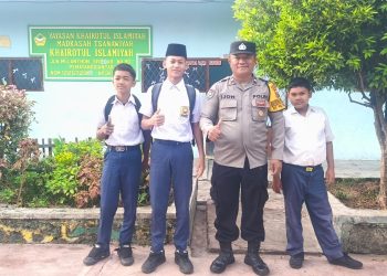 Dekati Pelajar, Bhabinkamtibmas Siantar Marihat Ajak Siswa MTs Khoirottul Islamiyah Jauhi Tawuran
