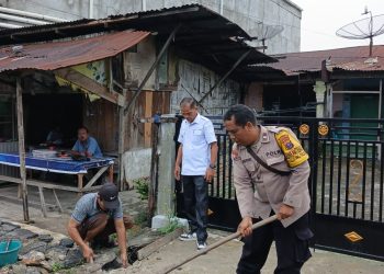 Polsek Siantar Utara dan Warga Bersatu Bersihkan Drainase, Cegah Genangan di Bah Biak Kiri