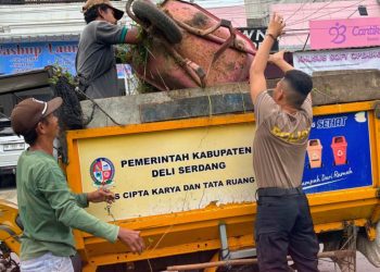 Bukan Sekadar Bersih-Bersih, Brimob dan Forkopimcam Rawat Jejak Perjuangan di TMP Tanjung Morawa
