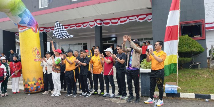 Brimob dan Warga Berbaur di Sipirok, Fun Run dan Senam Sehat Kobarkan Semangat Kemerdekaan Brimob dan Warga Berbaur di Sipirok, Fun Run dan Senam Sehat Kobarkan Semangat Kemerdekaan