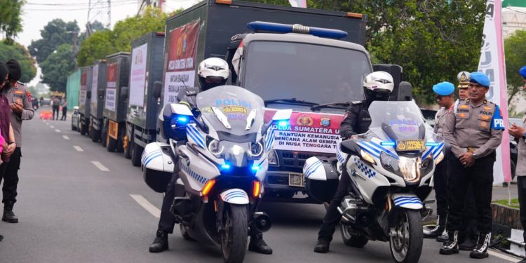 Polda Sumut Berangkatkan 25 Ton Bantuan Kemanusiaan Tahap Pertama untuk Korban Gempa NTT Polda Sumut Berangkatkan 25 Ton Bantuan Kemanusiaan Tahap Pertama untuk Korban Gempa NTT