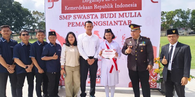 Kapolsek Siantar Marihat Tanamkan Semangat Perjuangan di Tengah 500 Pelajar Budi Mulia Kapolsek Siantar Marihat Tanamkan Semangat Perjuangan di Tengah 500 Pelajar Budi Mulia