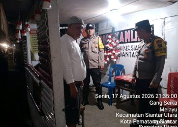 Sapa Siskamling di Tengah Malam, Bhabinkamtibmas Polsek Siantar Utara Perkuat Kewaspadaan Warga