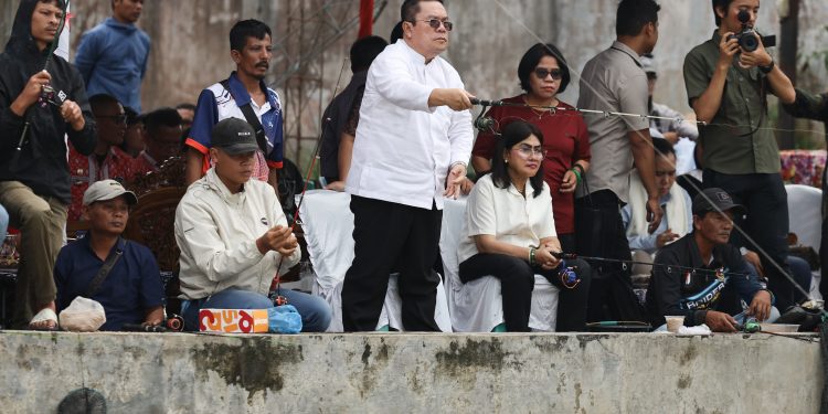 Mancing Bareng HUT ke-81 RI, Liswati Wesly Silalahi Raih Juara 4 dan Wali Kota Ajak Warga Perkuat Kebersamaan Mancing Bareng HUT ke-81 RI, Liswati Wesly Silalahi Raih Juara 4 dan Wali Kota Ajak Warga Perkuat Kebersamaan