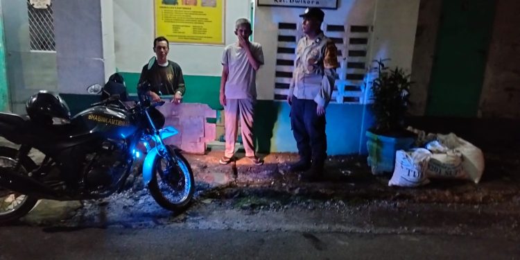 Jaga Kampung di Tengah Malam, Polsek Siantar Barat Sambangi Pos Kamling Lewat Program SALING