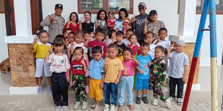 Tak Hanya Jaga Kamtibmas, Polisi Turun Bina Generasi Dini di Naga Huta Tak Hanya Jaga Kamtibmas, Polisi Turun Bina Generasi Dini di Naga Huta