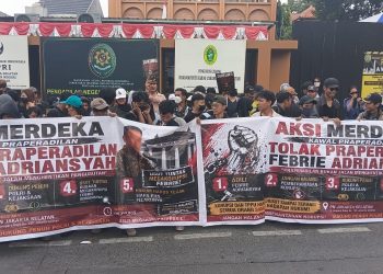 Jelang Putusan Praperadilan Febrie, Ratusan Massa Kembali Datangi PN Jaksel