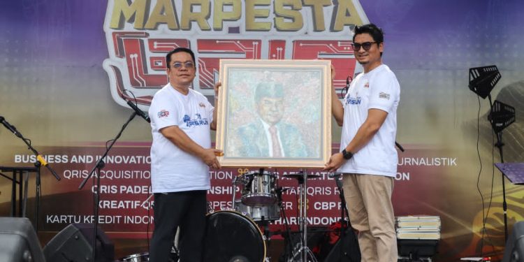 Limbah Uang Disulap Jadi Lukisan Wali Kota Pematangsiantar, Jadi Sorotan di Penutupan Marpesta QRIS 2026 Limbah Uang Disulap Jadi Lukisan Wali Kota Pematangsiantar, Jadi Sorotan di Penutupan Marpesta QRIS 2026